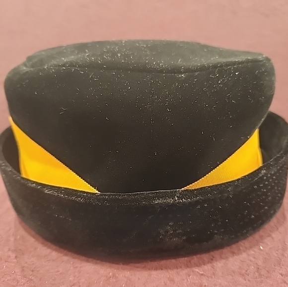 Gladys & Belle Jr. New York Black Velvet Pill Box 1960's Vintage Hat - Picture 3 of 6